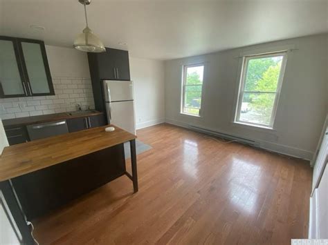With a relatively low average rent of 759 a month in the town, renting remains an affordable option, particularly compared to other cities in New York. . Hudson ny rentals